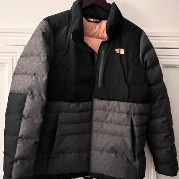 The North Face Black and Gray Puffer Jacket - Picture 9 of 10